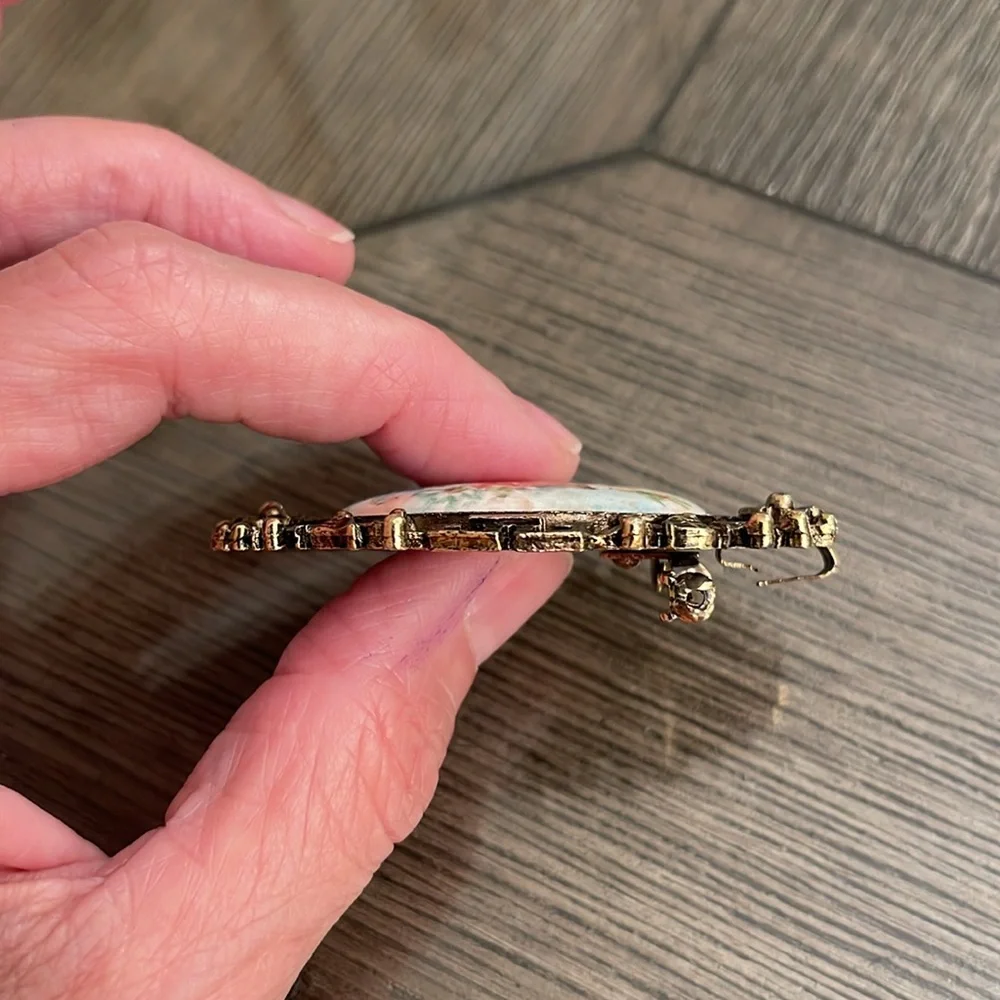 Vintage Hand Painted Ceramic Floral Cameo in a Antique Gold-tone Frame - Picture 5 of 16